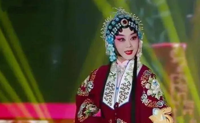 近日有网友爆料！著名京剧演员李胜素和于魁智，在接受香港媒体采访时说的逆天言论，