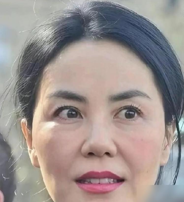 狄波拉一句话，说透了谢霆锋两段情。前阵子，网上有篇热传的文章，试图用“松弛