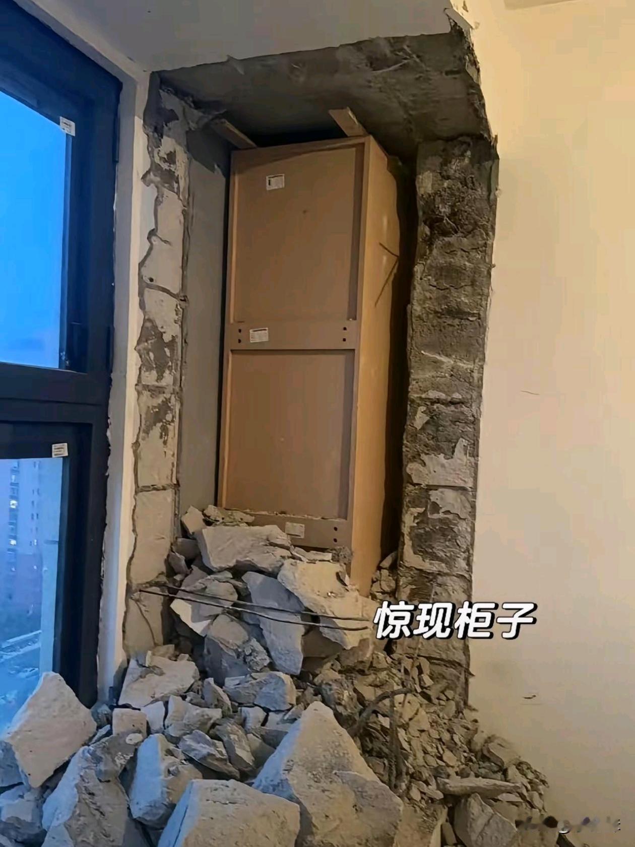 砸墙发现一个柜子是隔壁的吗？