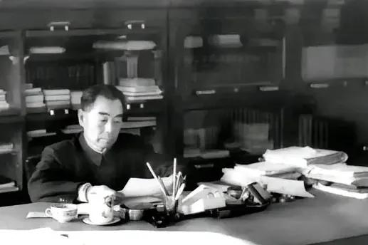 顺情请医1972年4月，经北京医院大夫检查诊断，马寅初先生患了