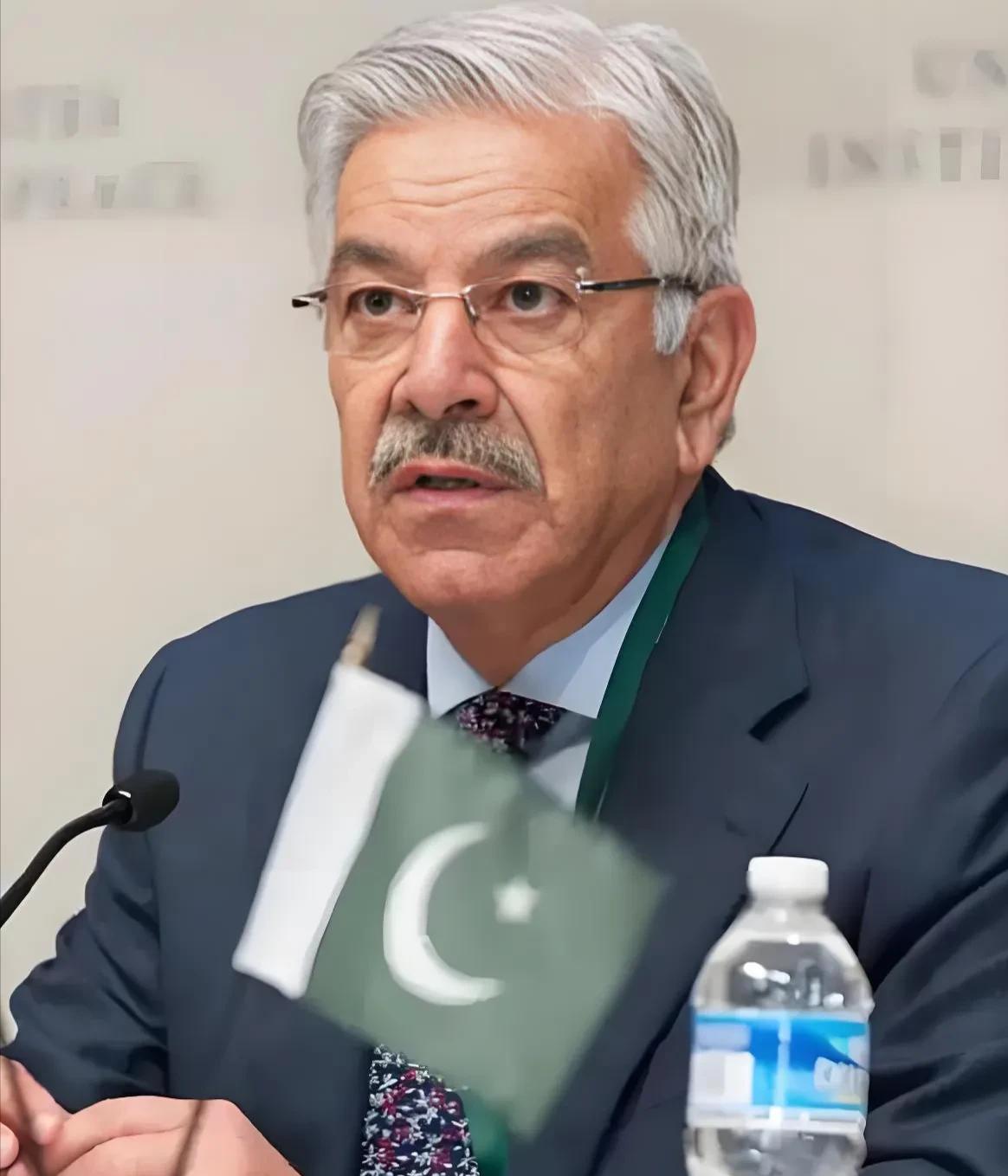 巴基斯坦国防部长阿西夫向全国发表电视讲话,强调所有阿富汗人都必须离境,不论其证件