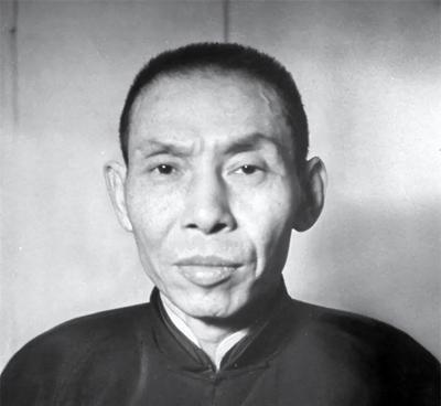 1922年，黄金荣不顾林桂生，铁了心要娶露兰春，杜月笙在一旁劝道：“大哥，你和桂