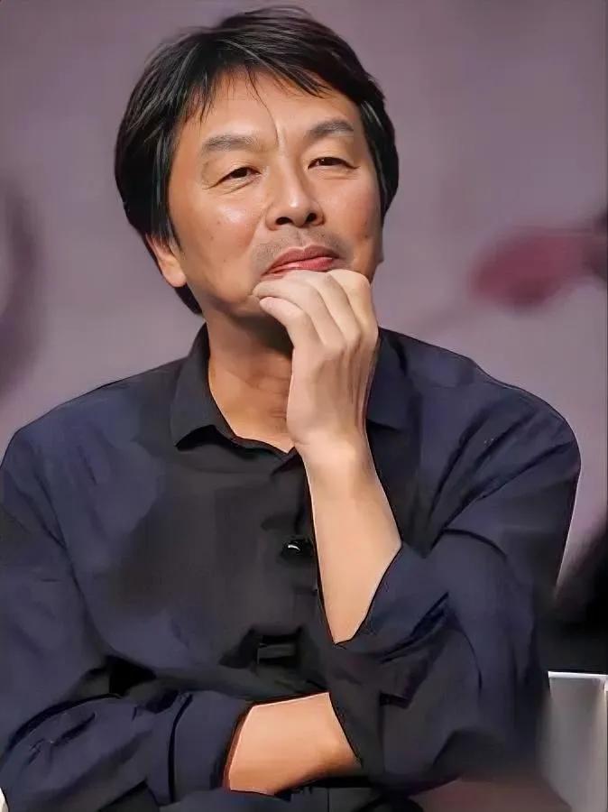 职场最狠的真相，刘震云说透了不是你不够努力，是游戏规则早变了你以为埋头苦