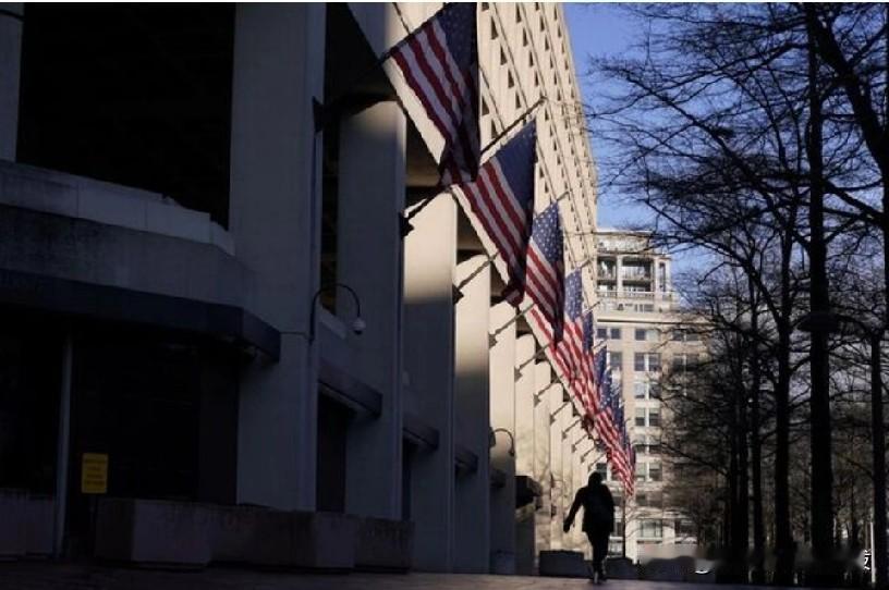 有消息称FBI又解雇了四名调查特朗普的探员。华盛顿(路透社)——四名知情人