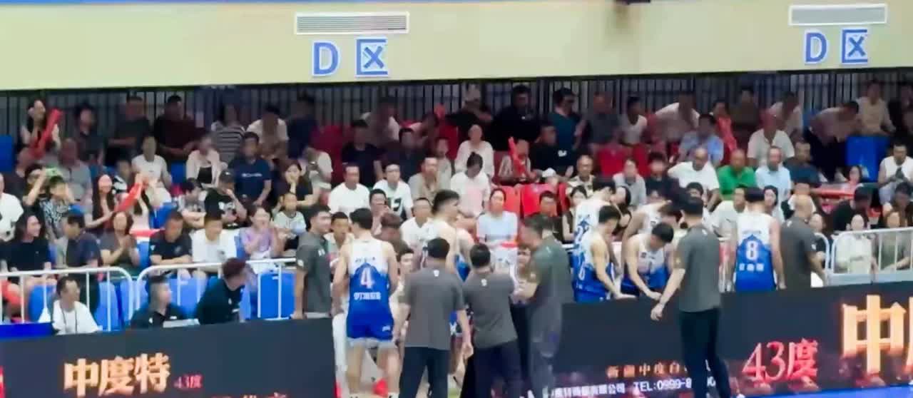 杜锋把人情事故玩到极致，广东宏远夏季联赛先输一场！新疆88：86广东，CBA夏联