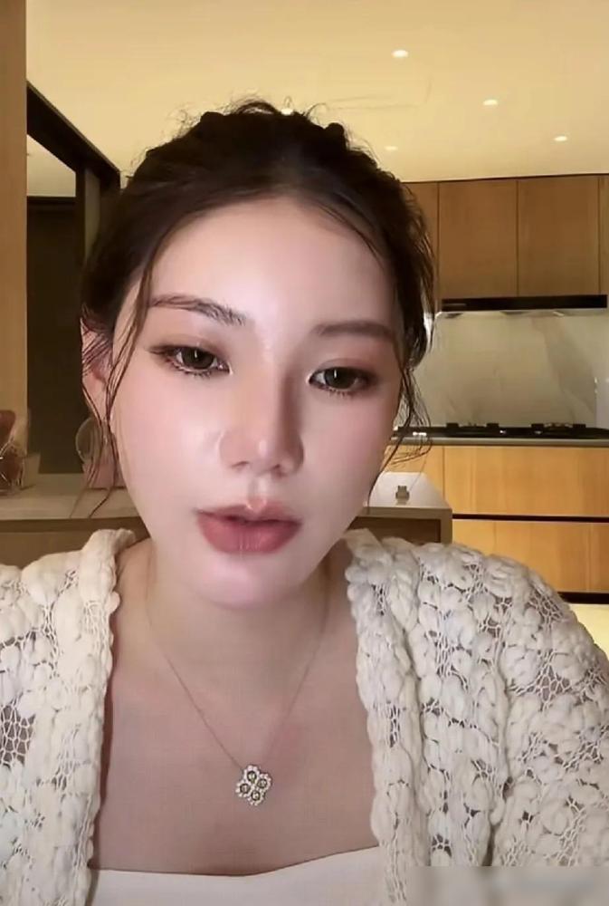 汪小菲再不改变一下自己的情绪问题，与马筱梅的这段婚姻都有点悬。主要是前两天马