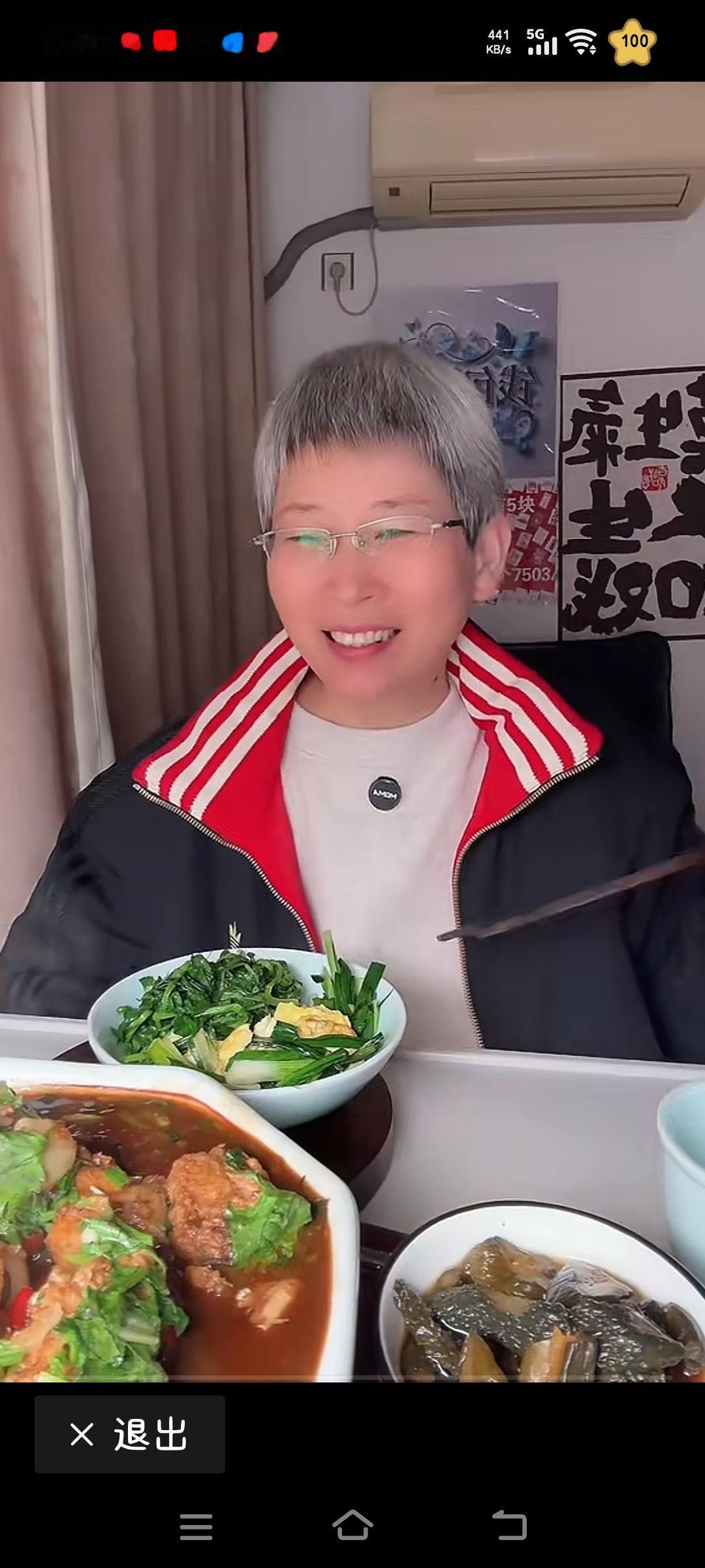 你绝对想象不到，下午奶奶没持仓，空仓了。原来奶奶打算换一家证券公司，她说自己从未