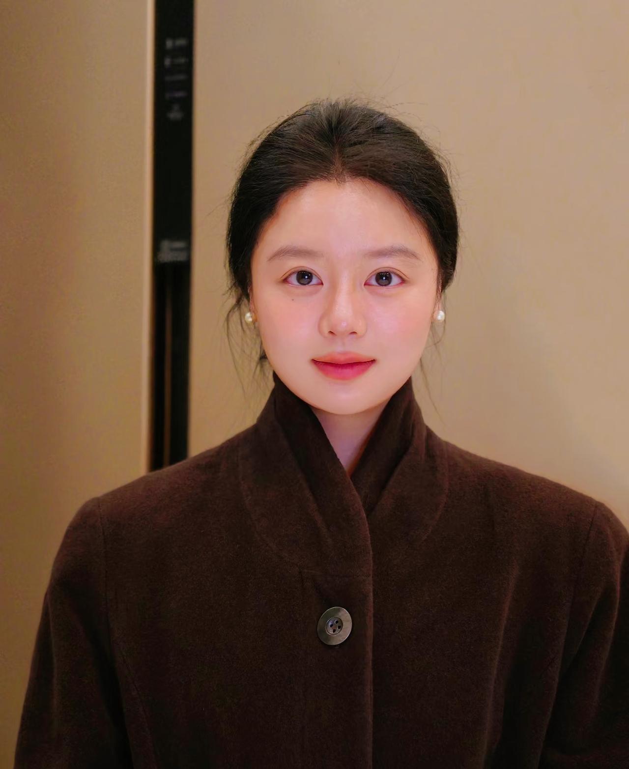 人有贵气，一看便知。穷人贵相，往往都是男人女相或女人男相，也有北方南相南人北相