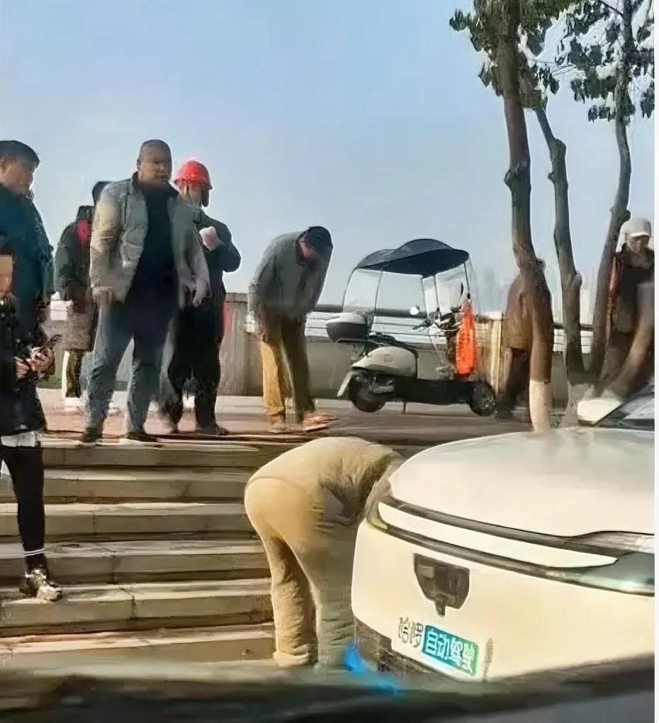 今天这事越想越怕。株洲哈啰无人车撞小孩，无人驾驶汽车还安全吗网传辈撞孩子被卷