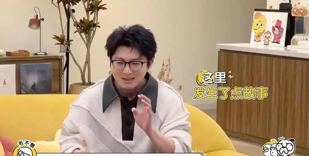 毛不易参加朋友婚礼，原本包好的红包听说和一位半生不熟的人撞价，当场又掏出一沓塞进