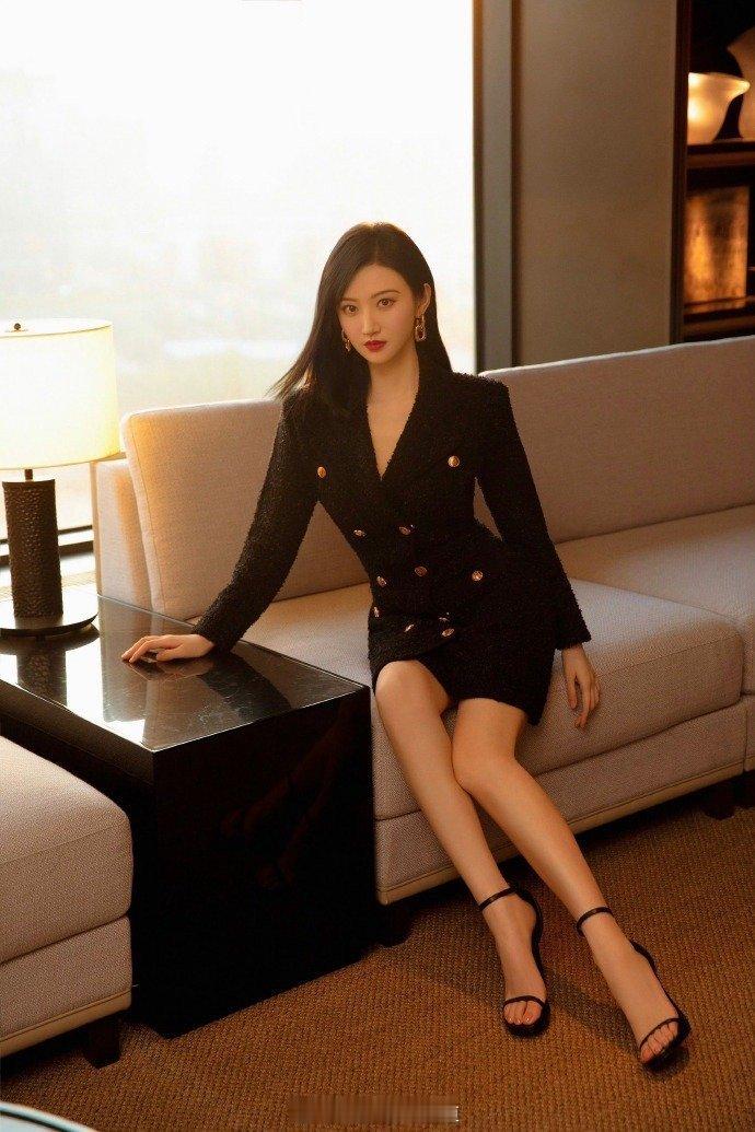 景甜红唇美腿​​​