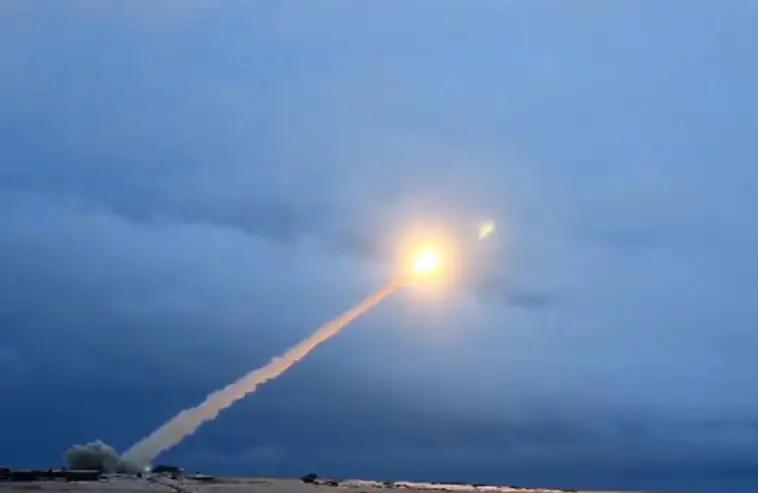 俄罗斯“海燕”核动力巡航导弹,让美国如芒刺背!虽然叫核动力巡航导弹,但可以把