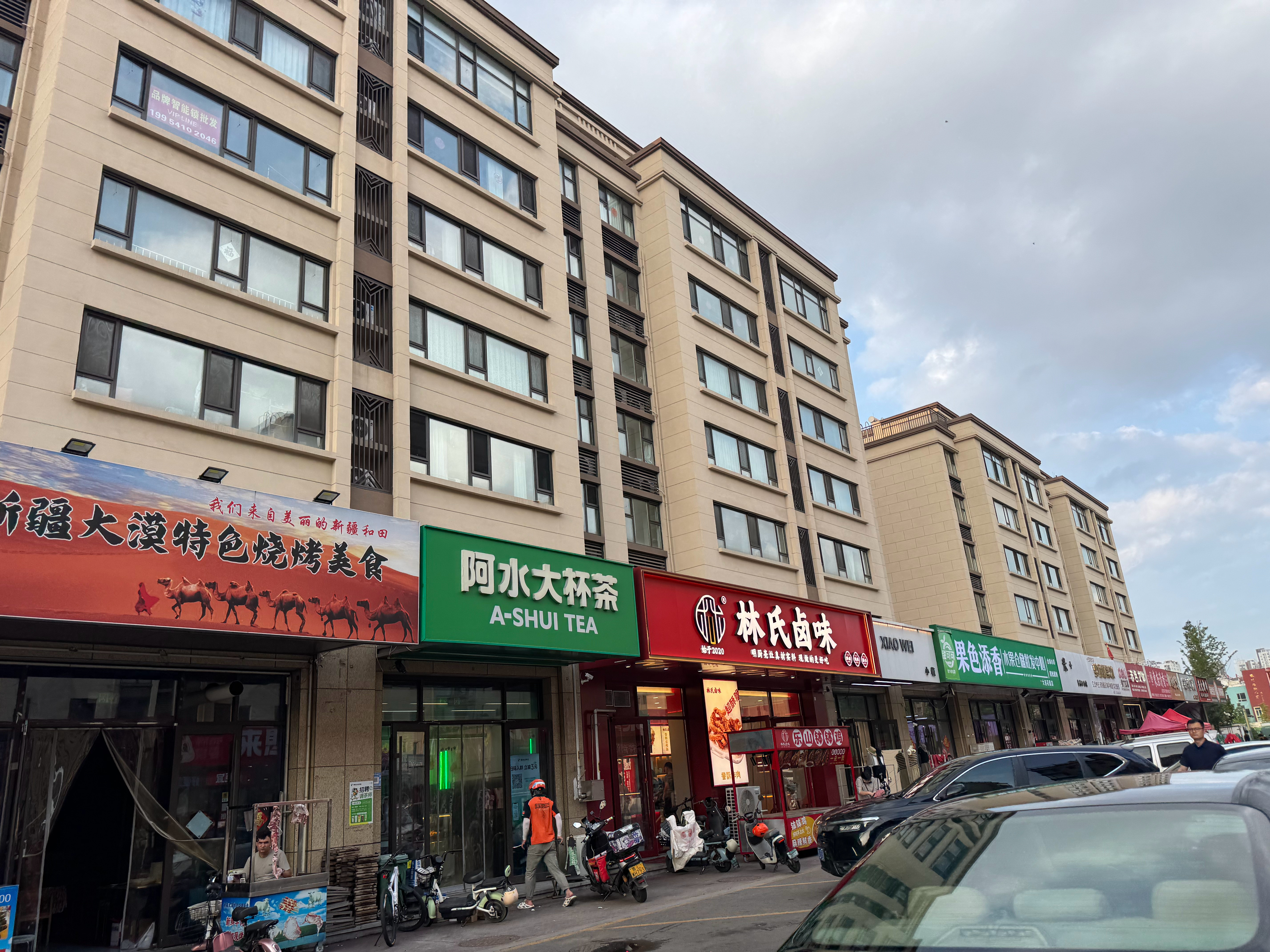 大连花园沿街，饿了真没法走这，一步一景，走都走不动。