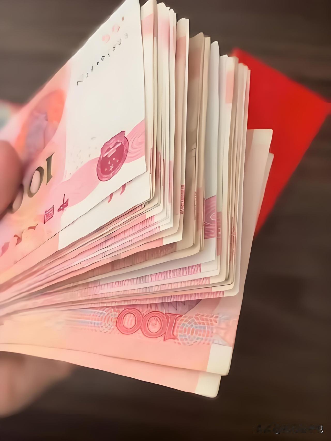 在天津，第一次见儿子女朋友，是包个红包？还是送件首饰？昨天晚上，儿子跟我说，周