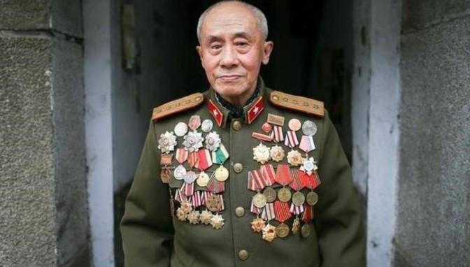 1937年，32岁的河北邢台人肖万世，在全家上下被日寇杀害后，毅然决然的加入了共