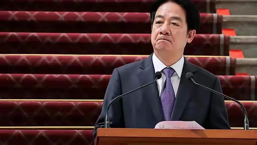 赖清德跪舔说，“中国大陆的武力迅速扩张，到今天为止，没有一枚炮弹打到台湾省，这都