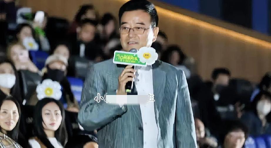 陈思诚也太幸福了吧！前妻佟丽娅无敌漂亮，是很多男人心中的梦中情人。儿子虽