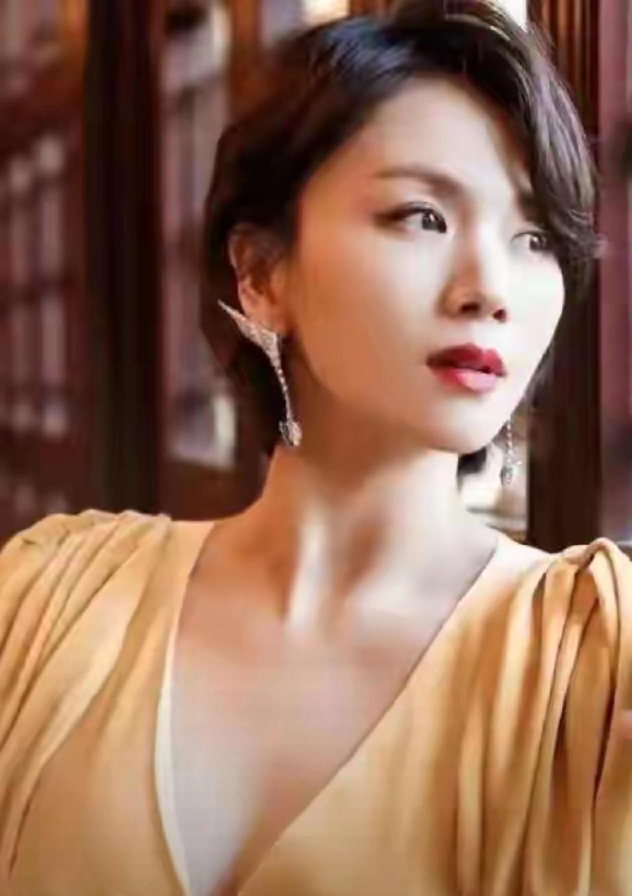 曾被陈思诚痴恋，与王凯传绯闻，单亲妈妈曹曦文依旧魅力十足曹曦