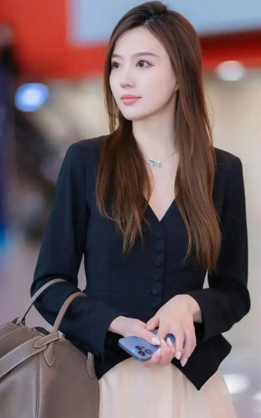 45岁中年女人的悲哀，不是没有钱，也不是没老公，而是活得十分憋屈。