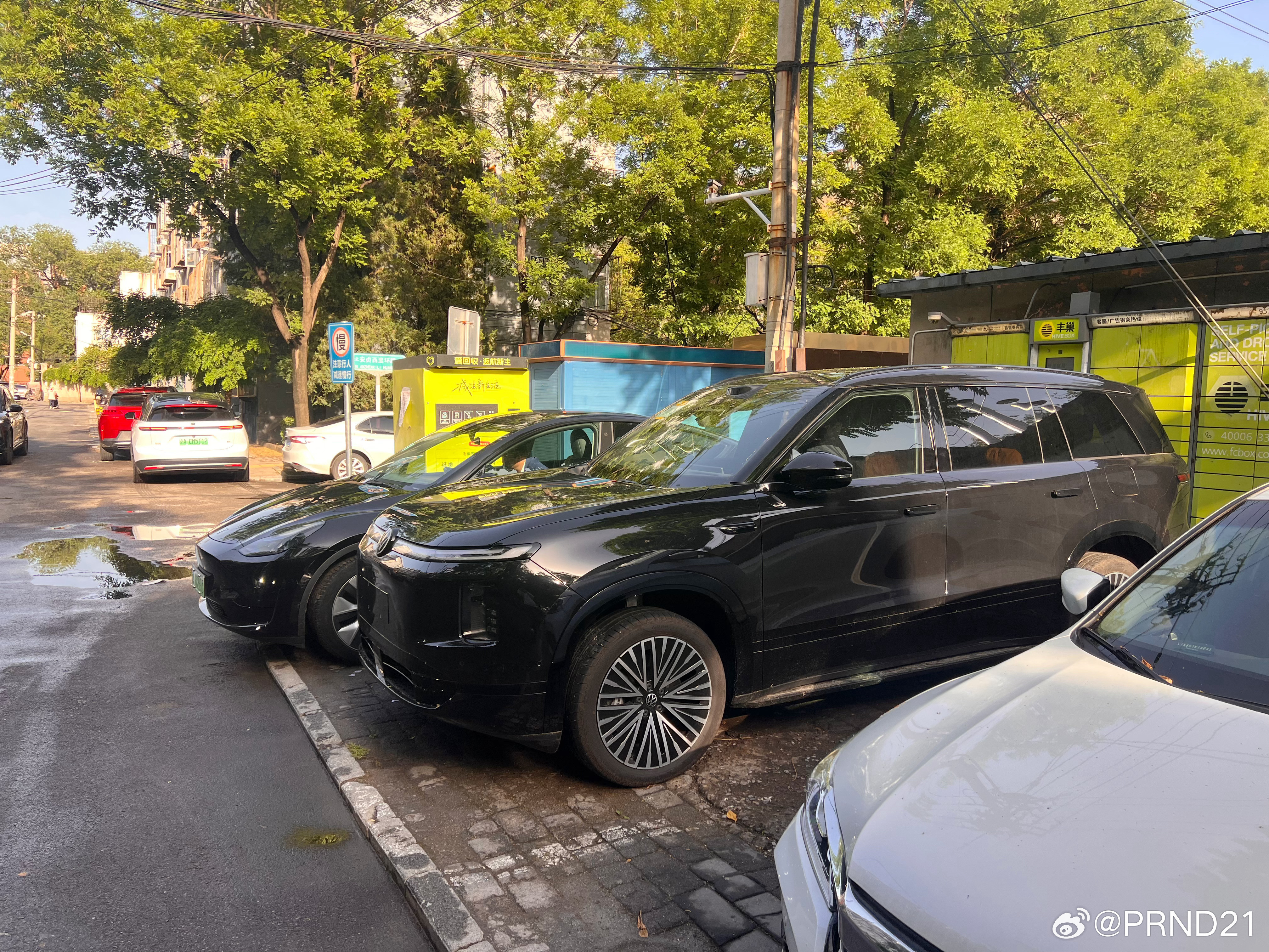 大众这个ID.Era9X的确是好大个啊……是不是把底盘升起来了所以显得更高了…