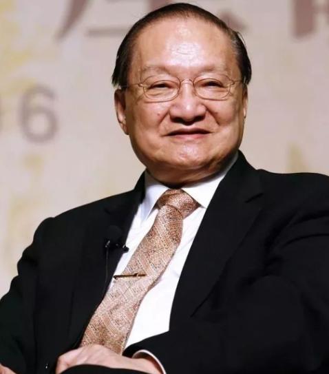 1992年，金庸邀请聂卫平来家中做客，席间聂卫平连吃了13只大闸蟹，十分过瘾！谁