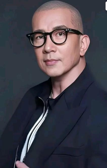 韩国人真聪明，尤其是具俊烨。年纪轻的时候看不上人家，等人家红了的时候，人家已经