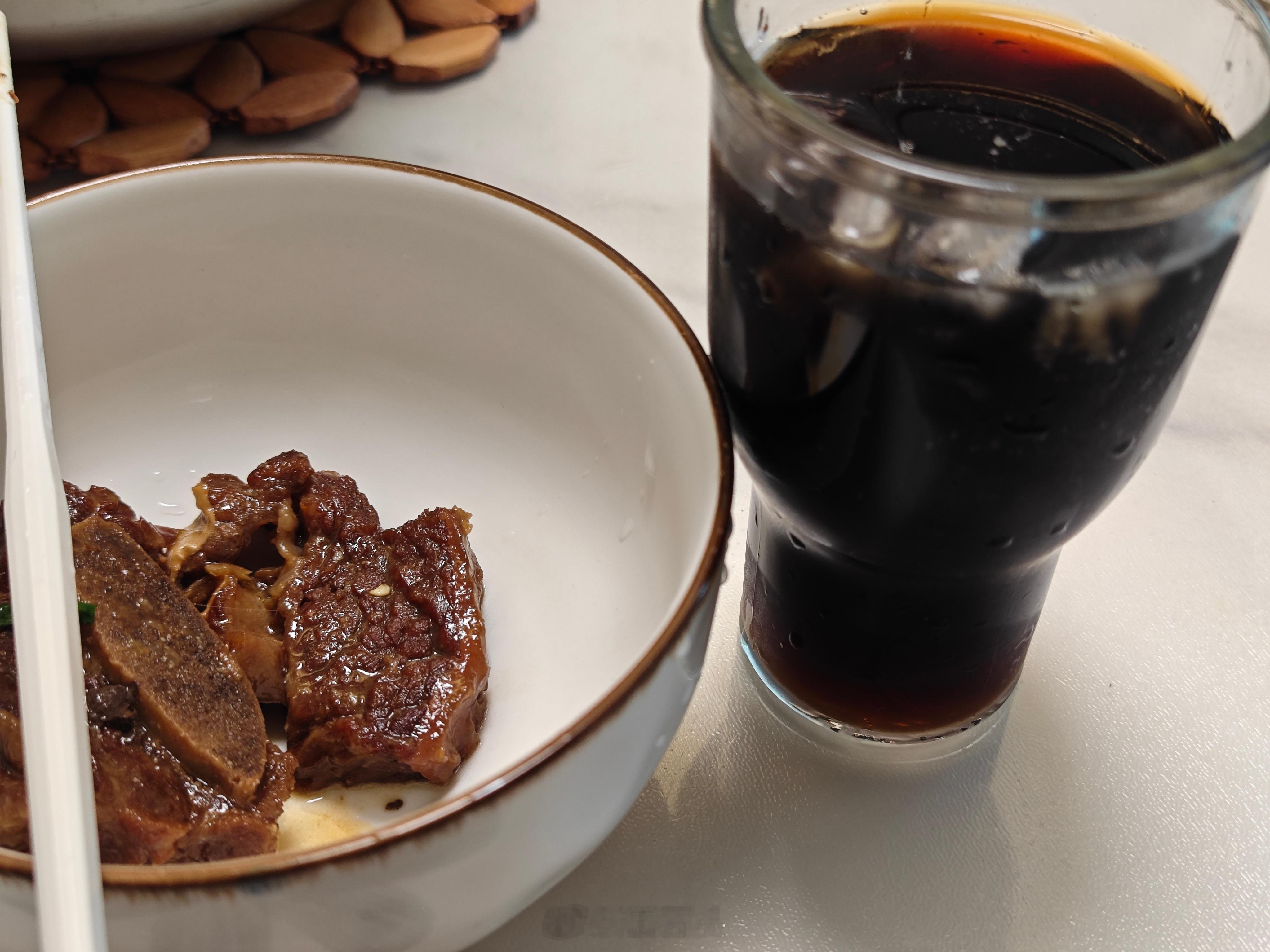 听说在微博混成高级物种只能吃牛肉喝冰美式，我这顿成了。​​​