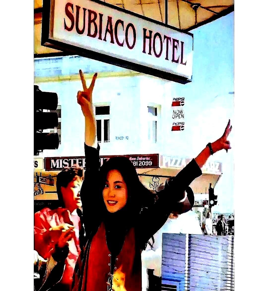 高晓松一张老照片，炸出了天后王菲不为人知的一面。照片里是上世纪90年代初的纽