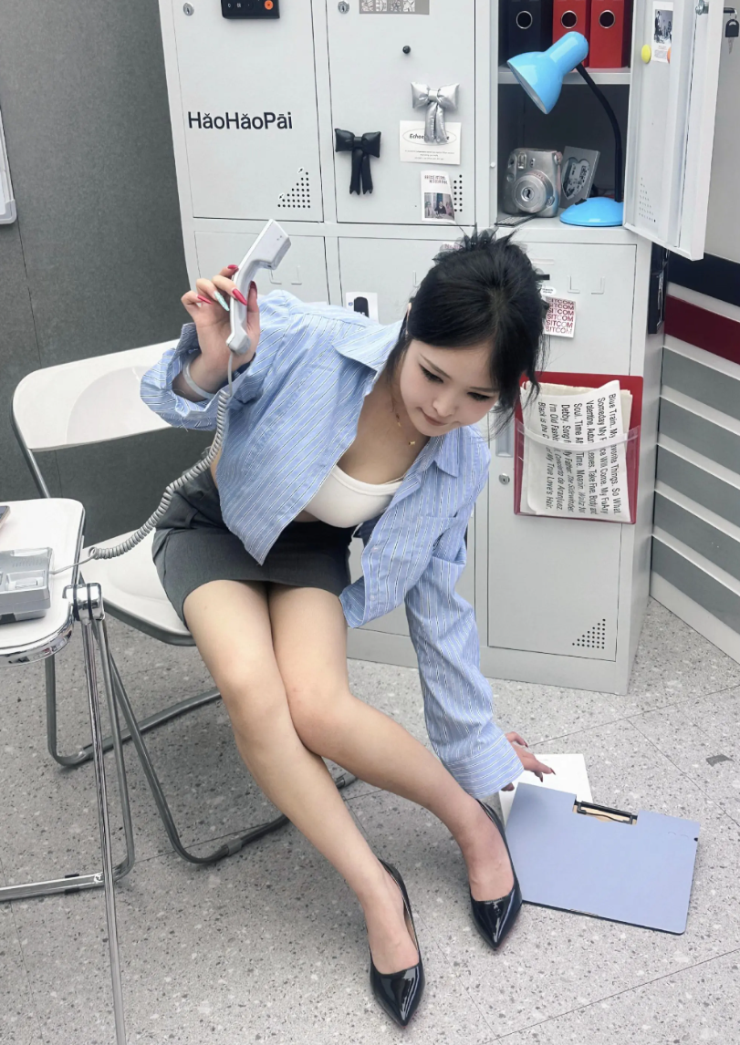 我就是那个总是迟到的时髦秘书