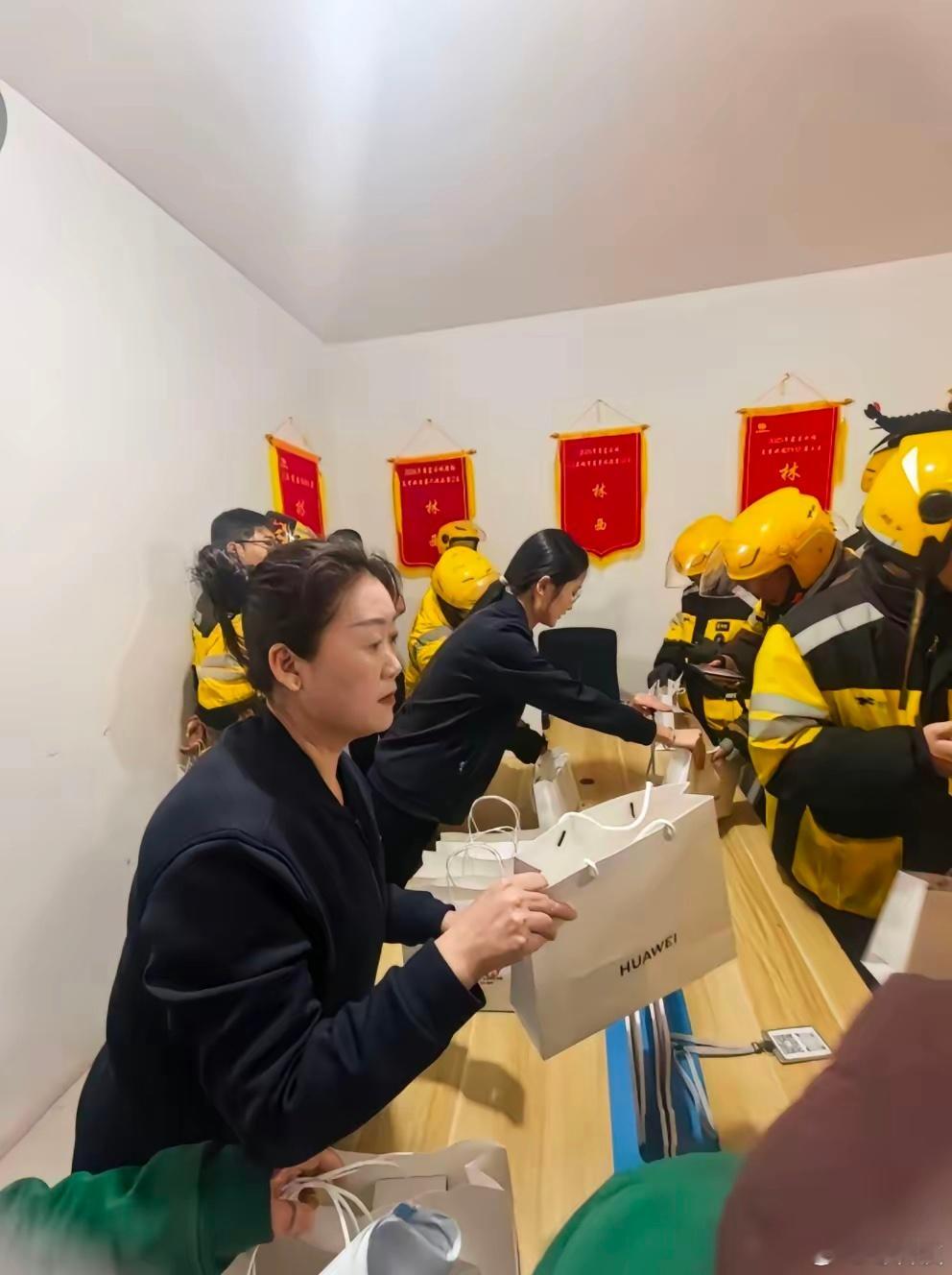 这是优惠了多少，外卖小哥集体换机