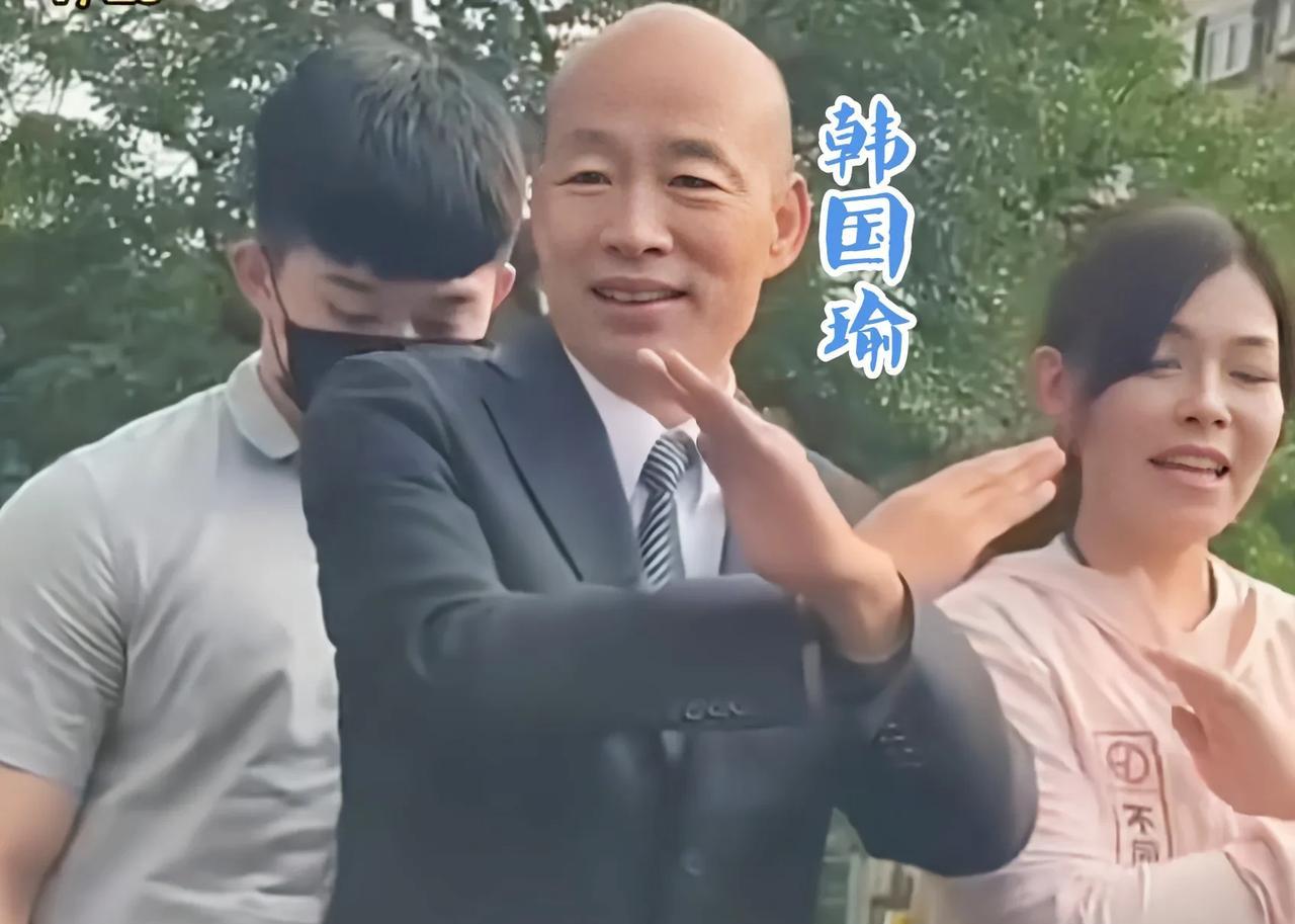 黄光芹这算是说漏嘴“自爆”了吗？真的拿了绿营的钱？一些馆长支持者在黄光芹直播间