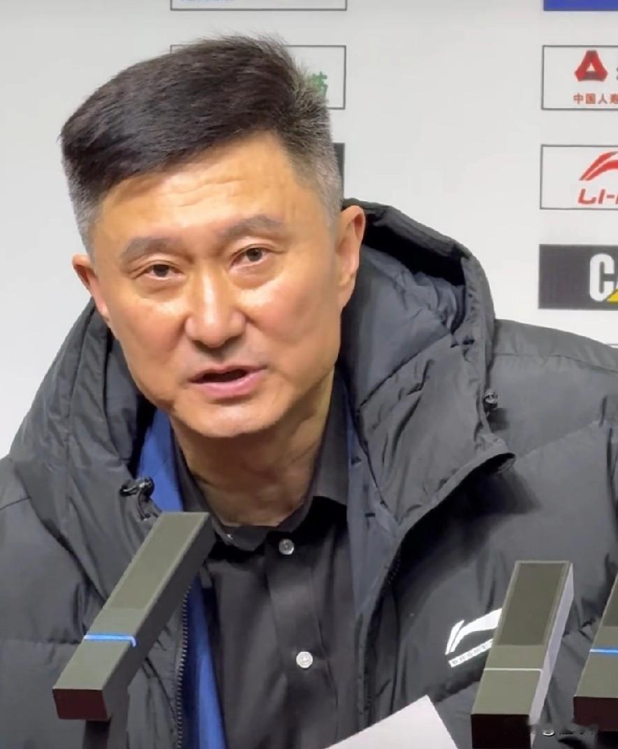 杜锋谈广东险胜：“虽然赢下了比赛。”“但我还是希望。”“球能够更多轮