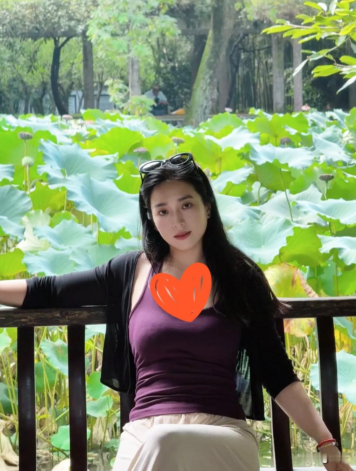 有件事不太好意思说出口。公司一位52岁的女同事，和现在的老公是二婚。结婚时，老