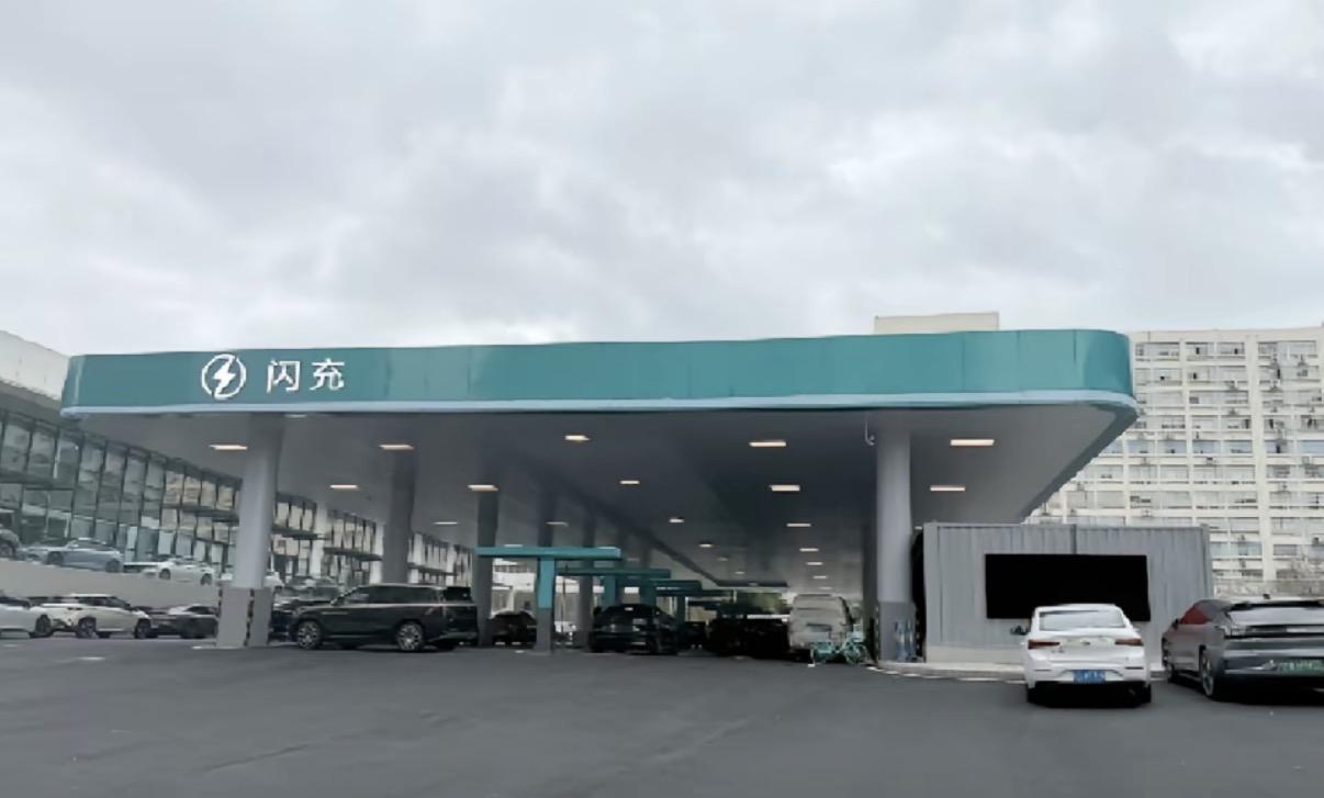 这算不算汽车市场的大结局了？就在今天，比亚迪将要发布第二代刀片电池技术，新电池