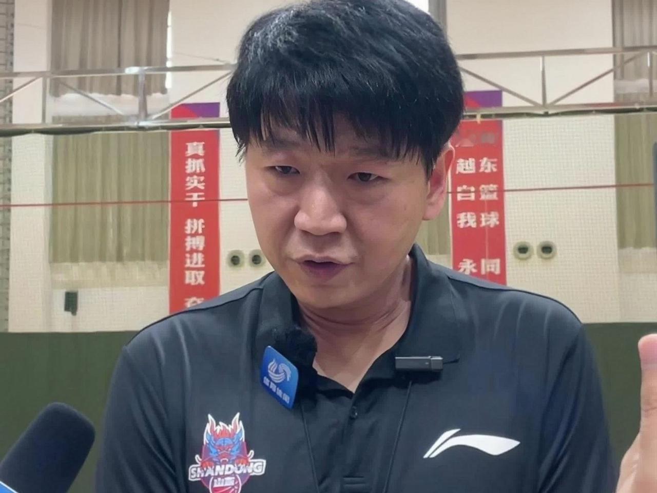 CBA最新消息：据知名篮球媒体人@球圈赵探长发文谈到了山东男篮，这是邱彪指导加入