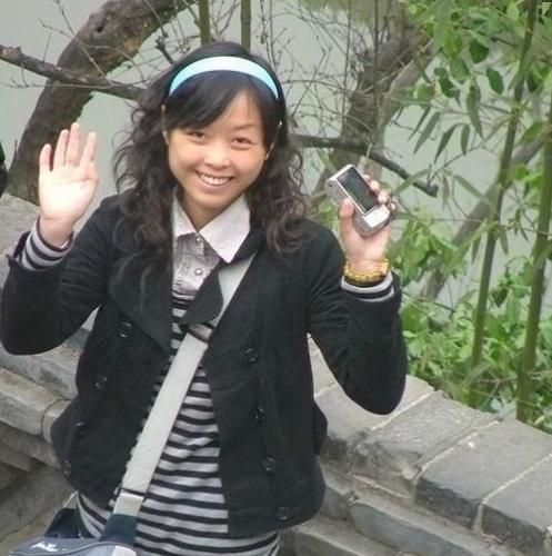 2008年地震，四川一21岁女老师被埋进废墟，身体断成三截，腹部被钢筋击穿，救援