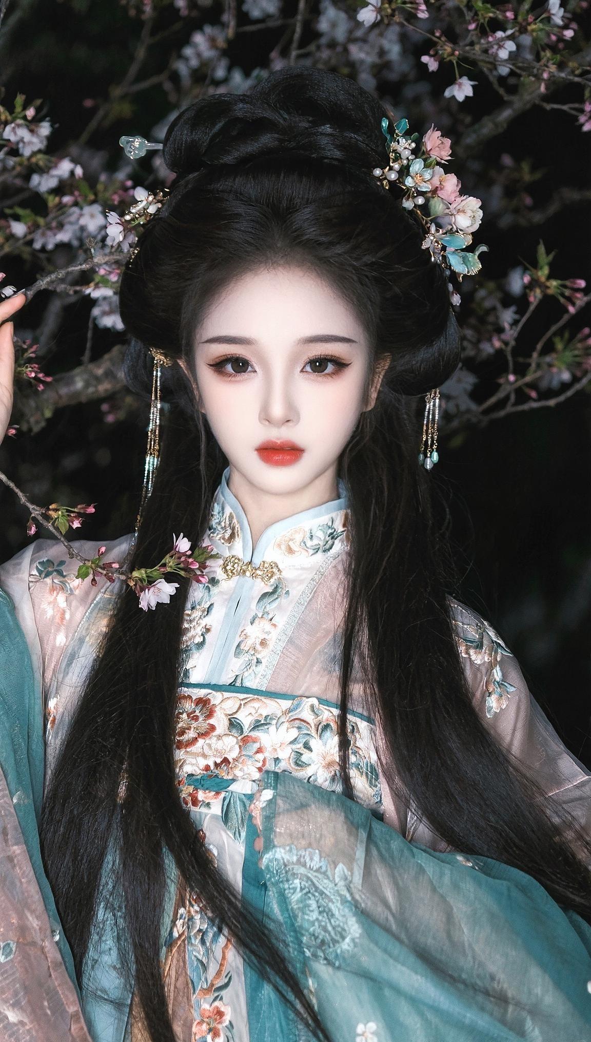 春天与汉服有多适配 汉服与春天 国风美学汉服妆造 古风cos 夜樱与汉服