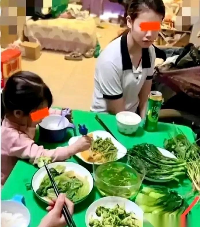 广西一女子出轨，丈夫发现后，没打没骂，没吵没闹，而是回家，做了一桌子绿色青菜。女
