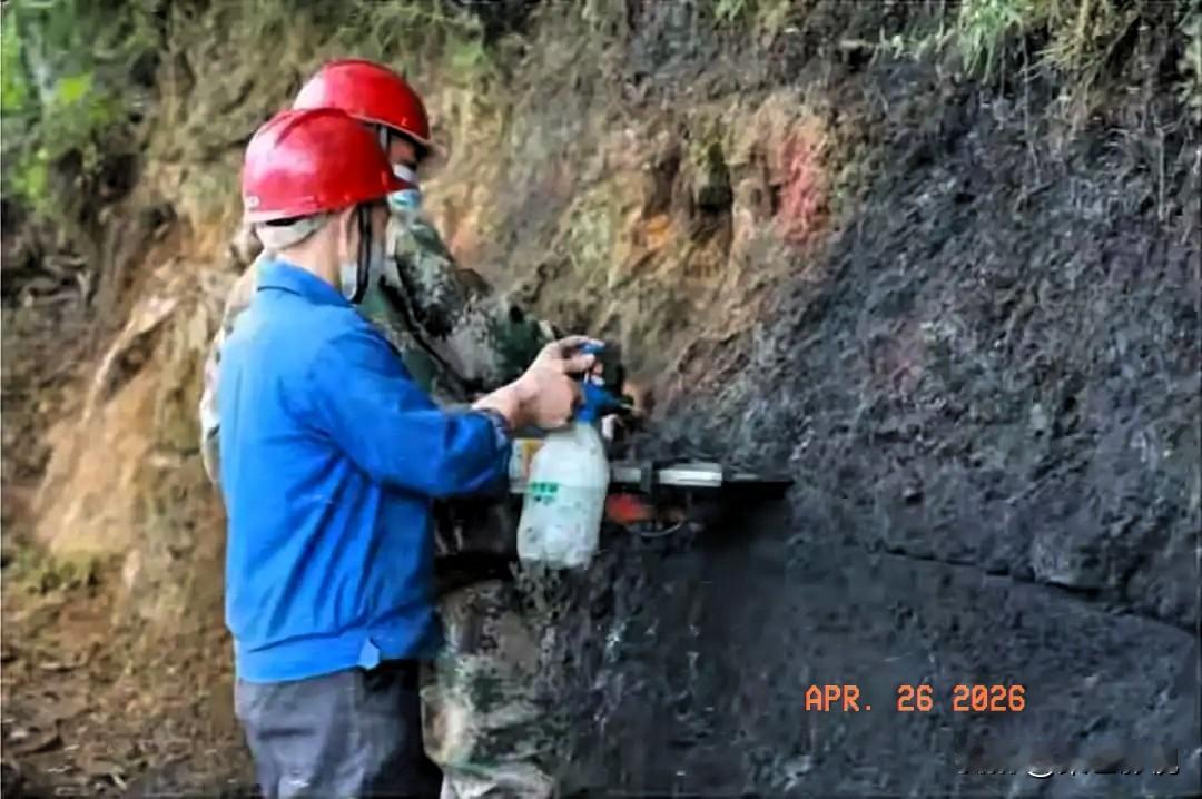 惊掉下巴了，1200吨国家管制石墨弄到美国，这胆儿真是肥上天了！第一次看到