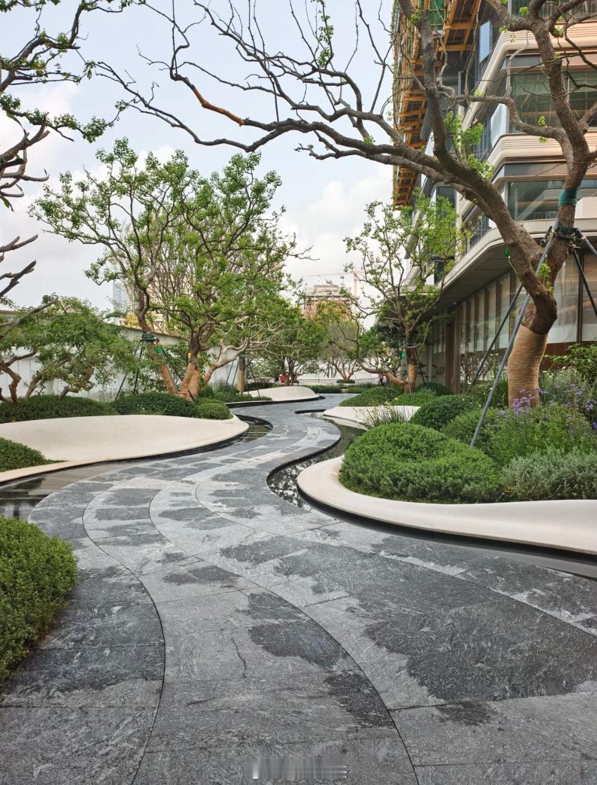 深圳前海桂湾的招商海宴府这次推售108套房，冻资登记人数201批。其中里面原户籍