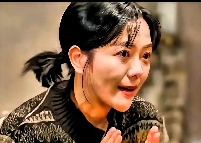 杨乐乐退圈十年，全职带娃。汪涵在节目里反问了一句：“你为什么要和我比呢？”他