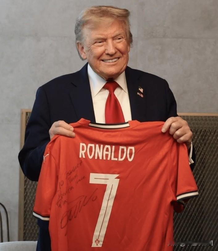 C罗将前往美国，与特朗普会晤，难道是为了那件事吗？据外媒传闻，特朗普将在当地时