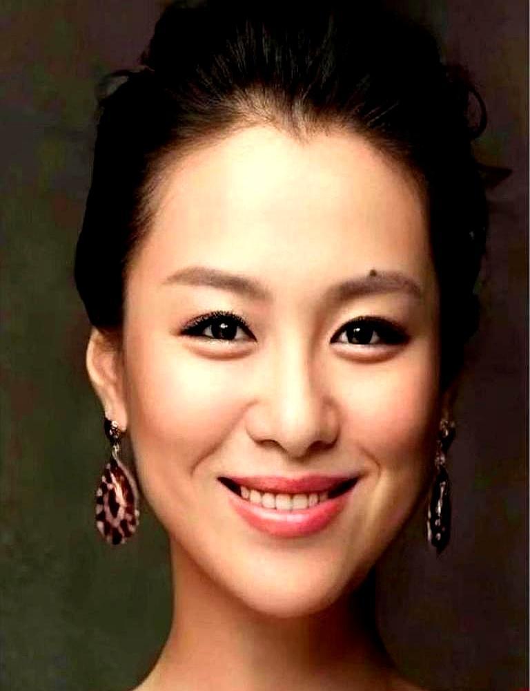 演完潜伏左蓝，她扭头嫁给乾隆后代，生下姓爱新觉罗的儿子，从此人间蒸发。你以为是豪