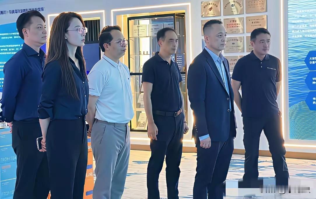 为什么所有领导视察工作，都要配上几个女性，领导陪同视察工作。国外应该没那么重视