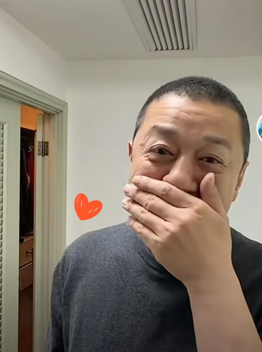李亚鹏感动落泪了李亚鹏称：前几天嫣然儿童医院在香港做了一个募款的活动，只募了4