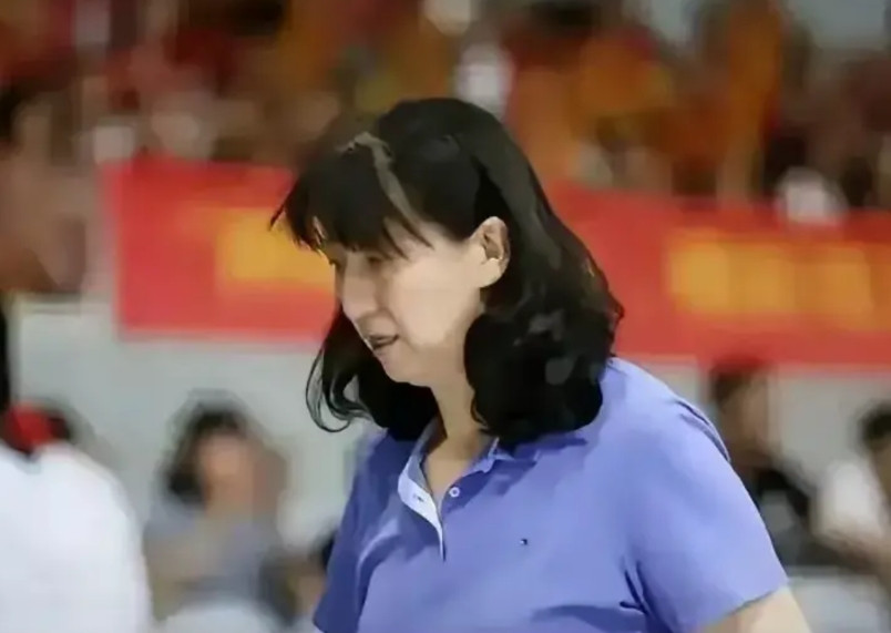 赖主任慌了，今年男女排各年龄段的比赛全线崩溃，马上开始的世锦赛，冒险带上伤愈没有