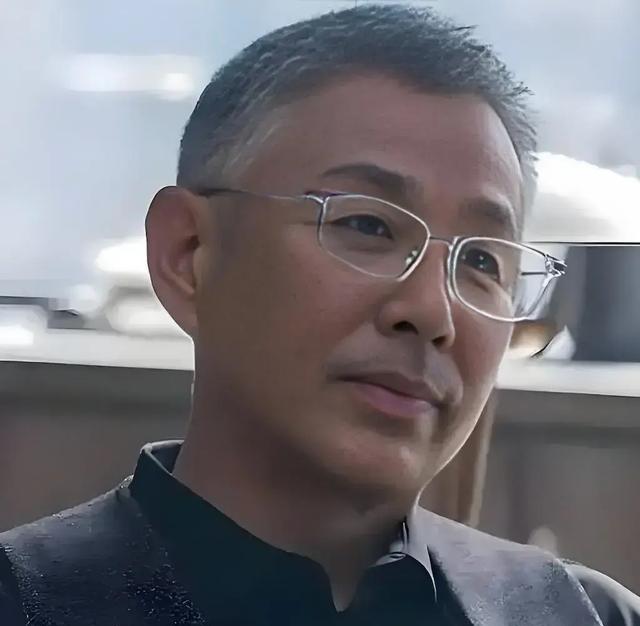 陈道明说：“别人爱不爱你不重要，真的不重要，甚至父母爱不爱你不重要，亲人爱不爱你