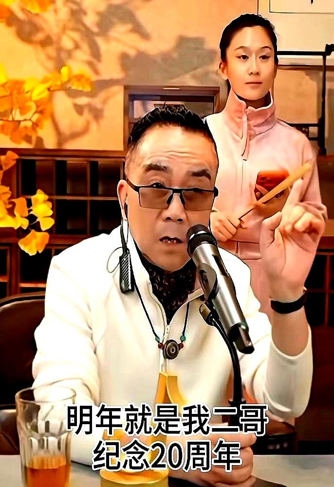 我，永，远，都，不，会，原，谅，他。80岁的侯耀华，直播间里一字一顿说完