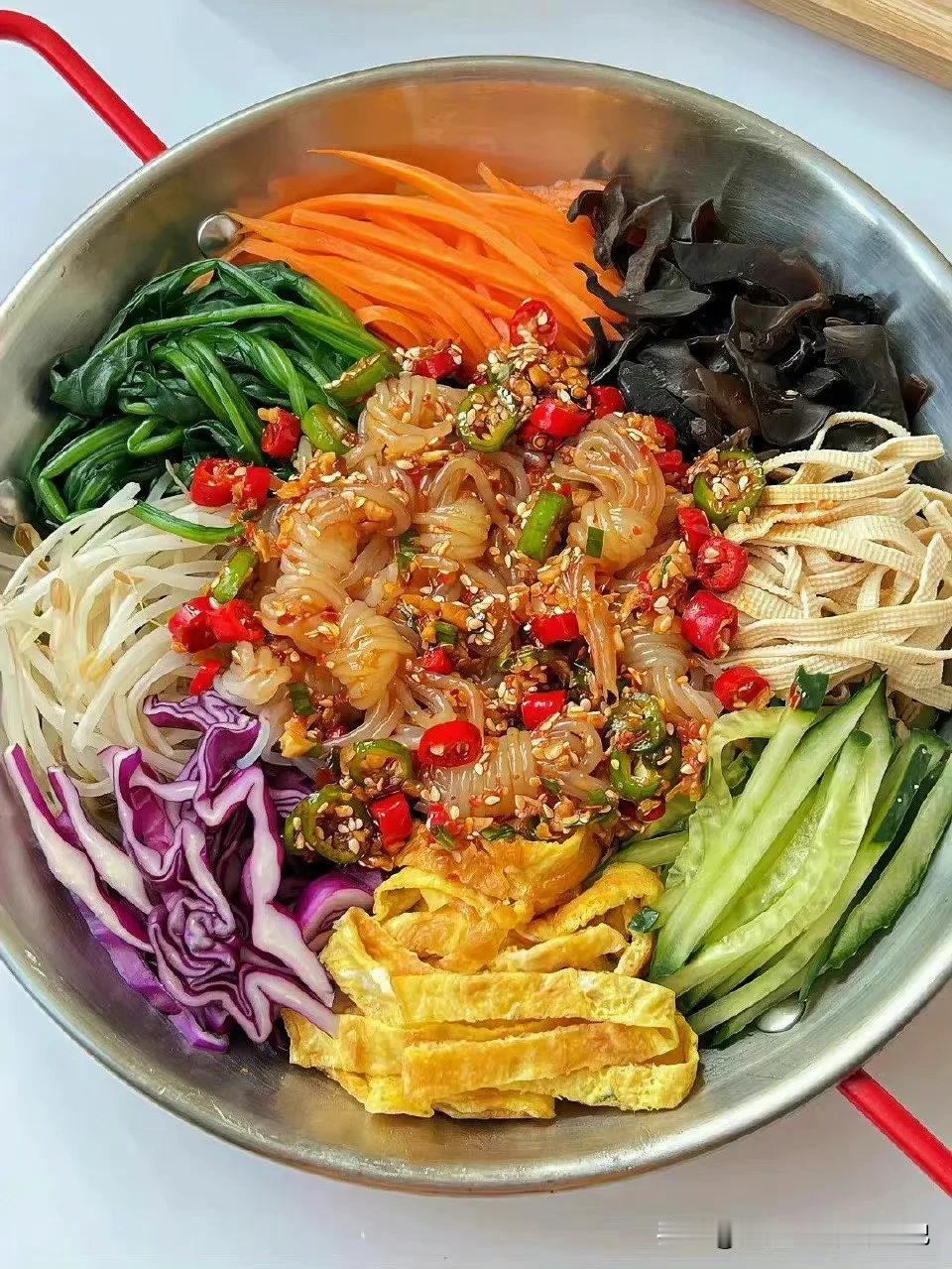 美食，夏天最适合的美食，凉拌大杂烩[比心][比心][比心]