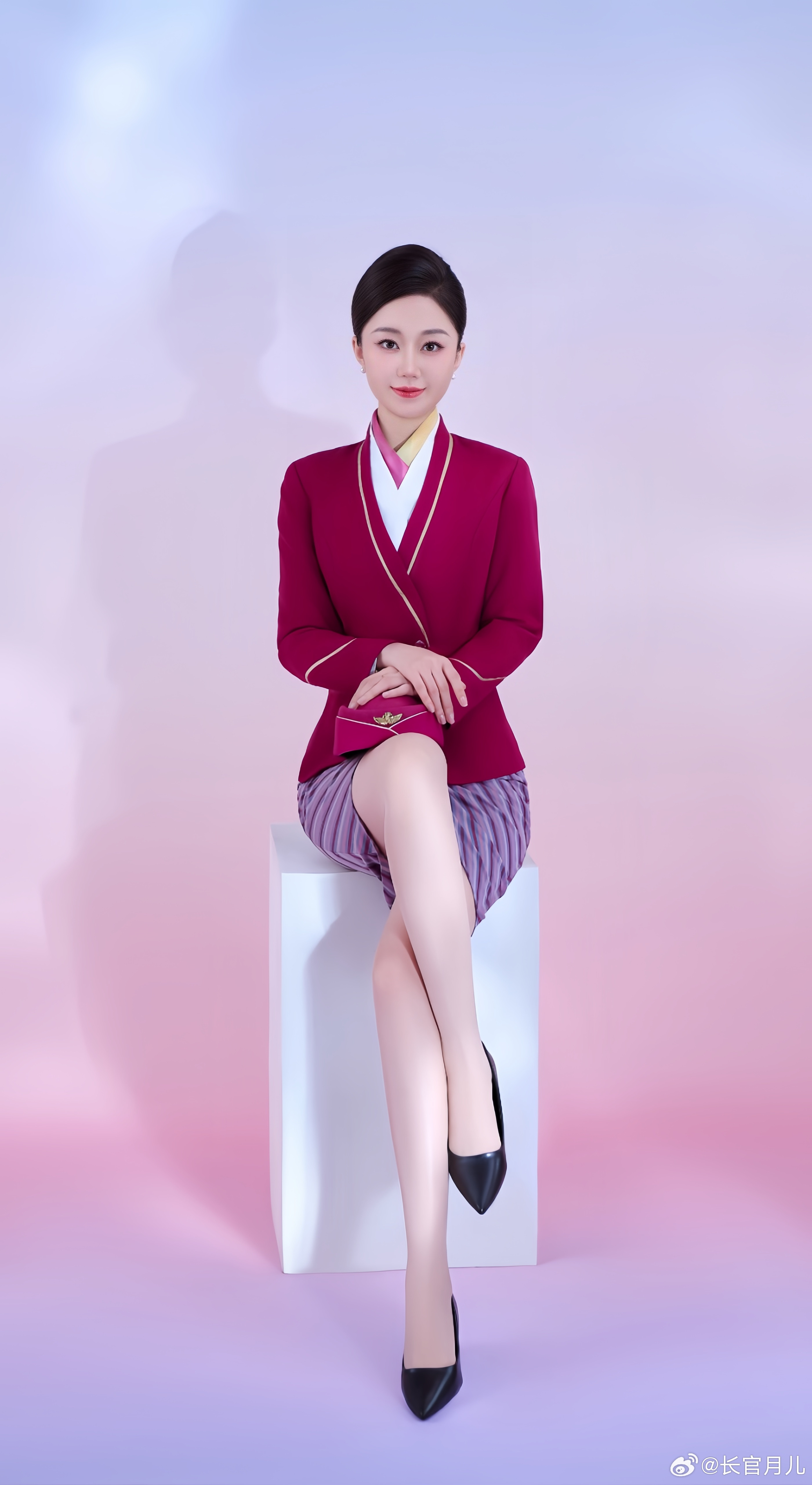 南航空姐的制服照，又美又飒。